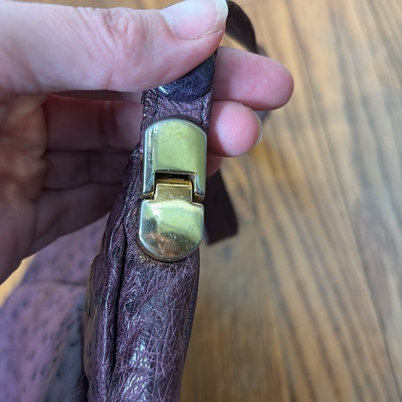 Purple Ostrich Texture Shoulder Bag adjustable‎ strap gold tone hardware - Picture 6 of 16